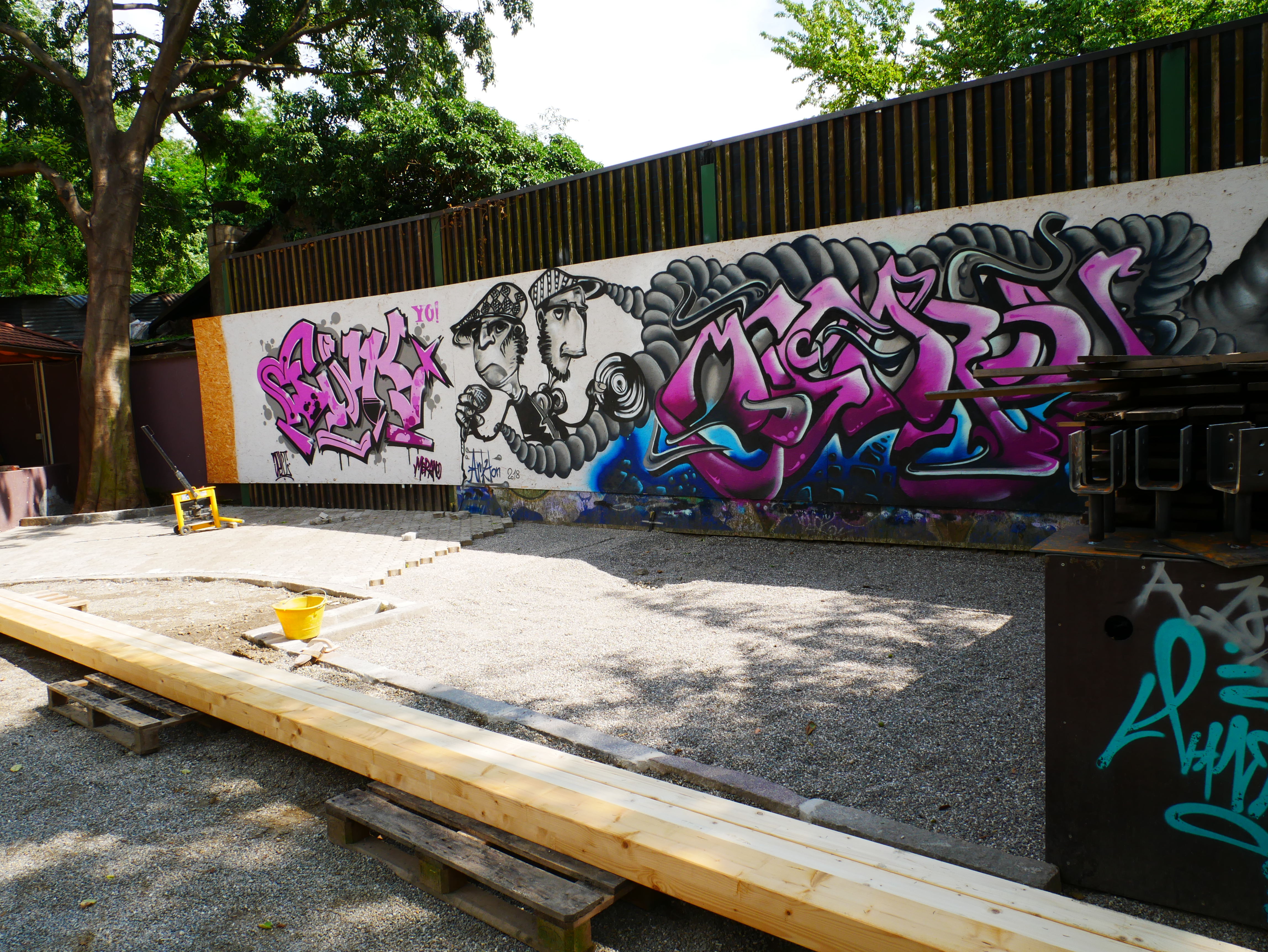 Vorbereitung Aussenbühne - Preparazione palco esterno - Jugendzentrum Jungle Meran - Centro giovani Jungle Merano