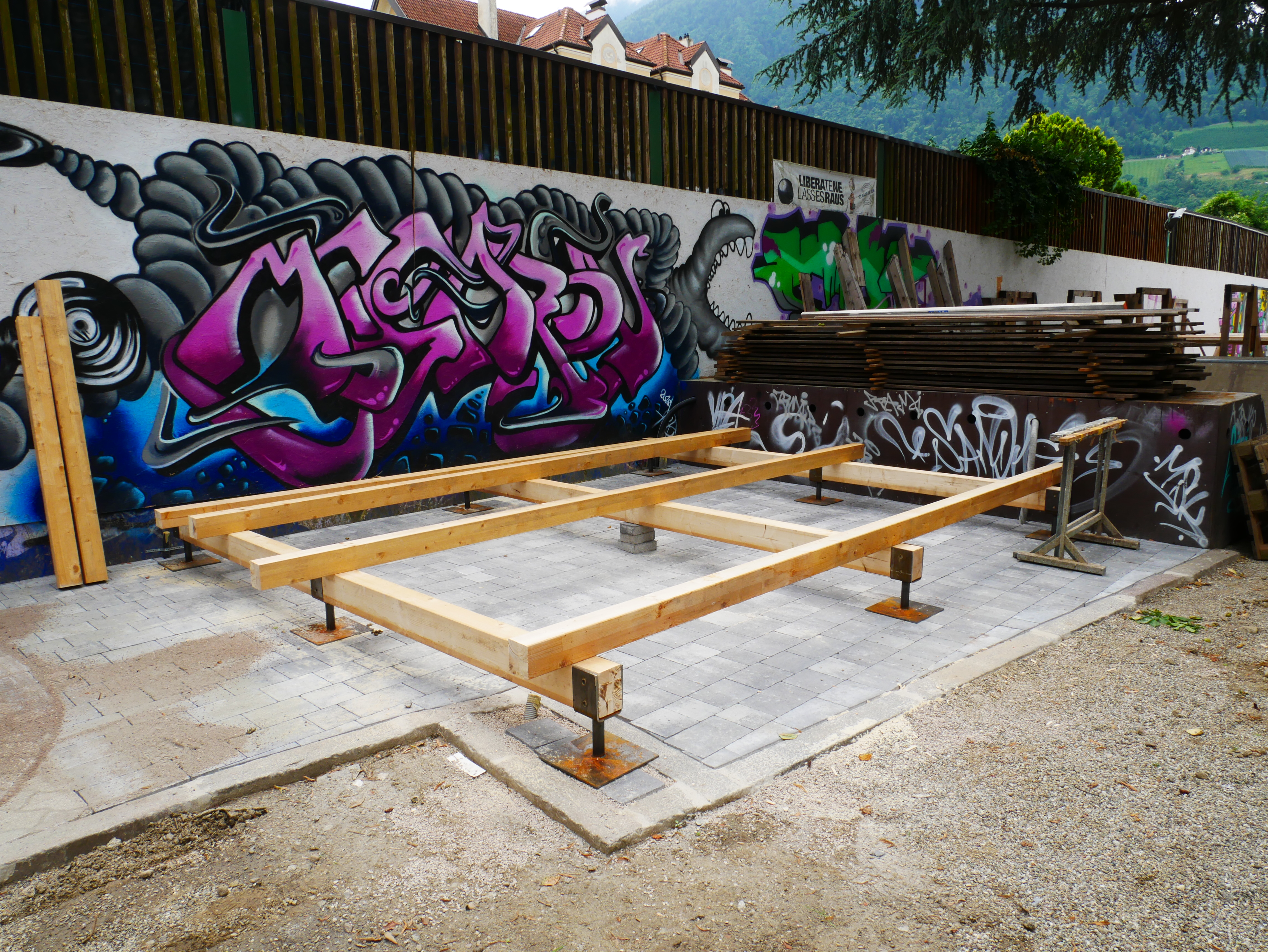Gerüst Außenbühne - Struttura palco esterno - Jugendzentrum Jungle Meran - Centro giovani Jungle Merano