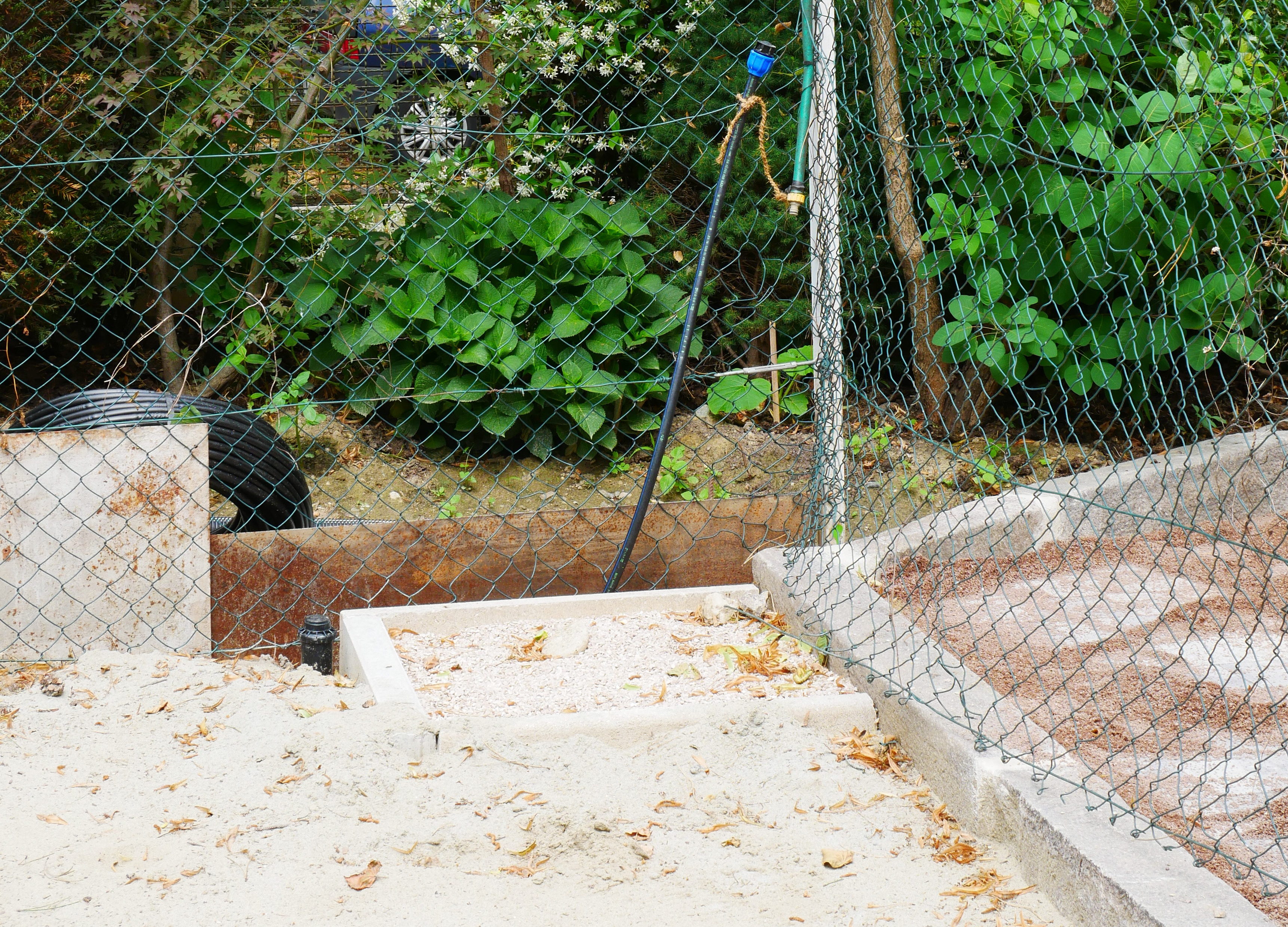 Duschecke Beach-Volley-Feld - Angolo doccia campo beach-volley - Jugendzentrum Jungle Meran - Centro giovani Jungle Merano
