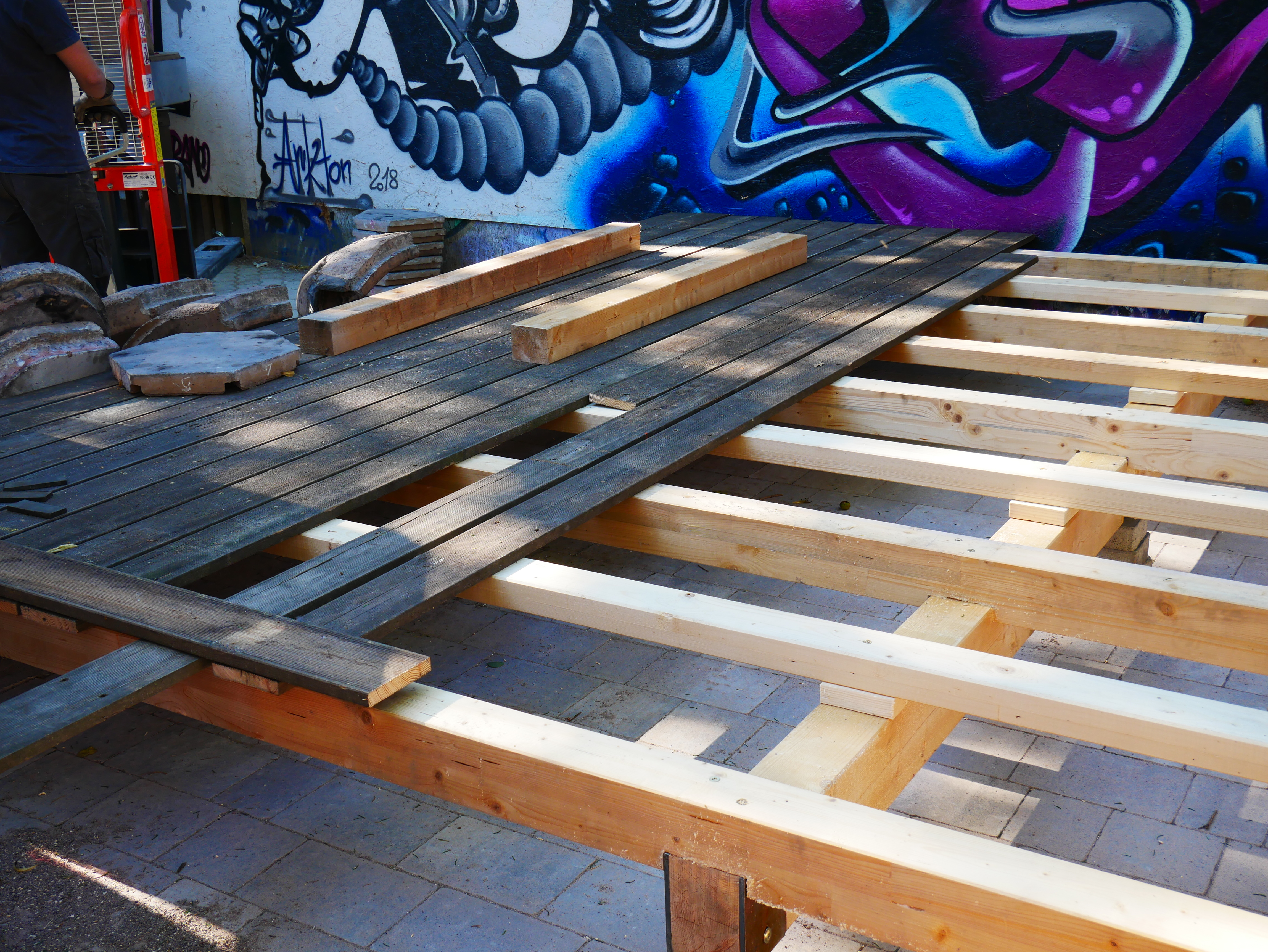 Planken Außenbühne - Assi per palco esterno - Jugendzentrum Jungle Meran - Centro giovani Jungle Merano