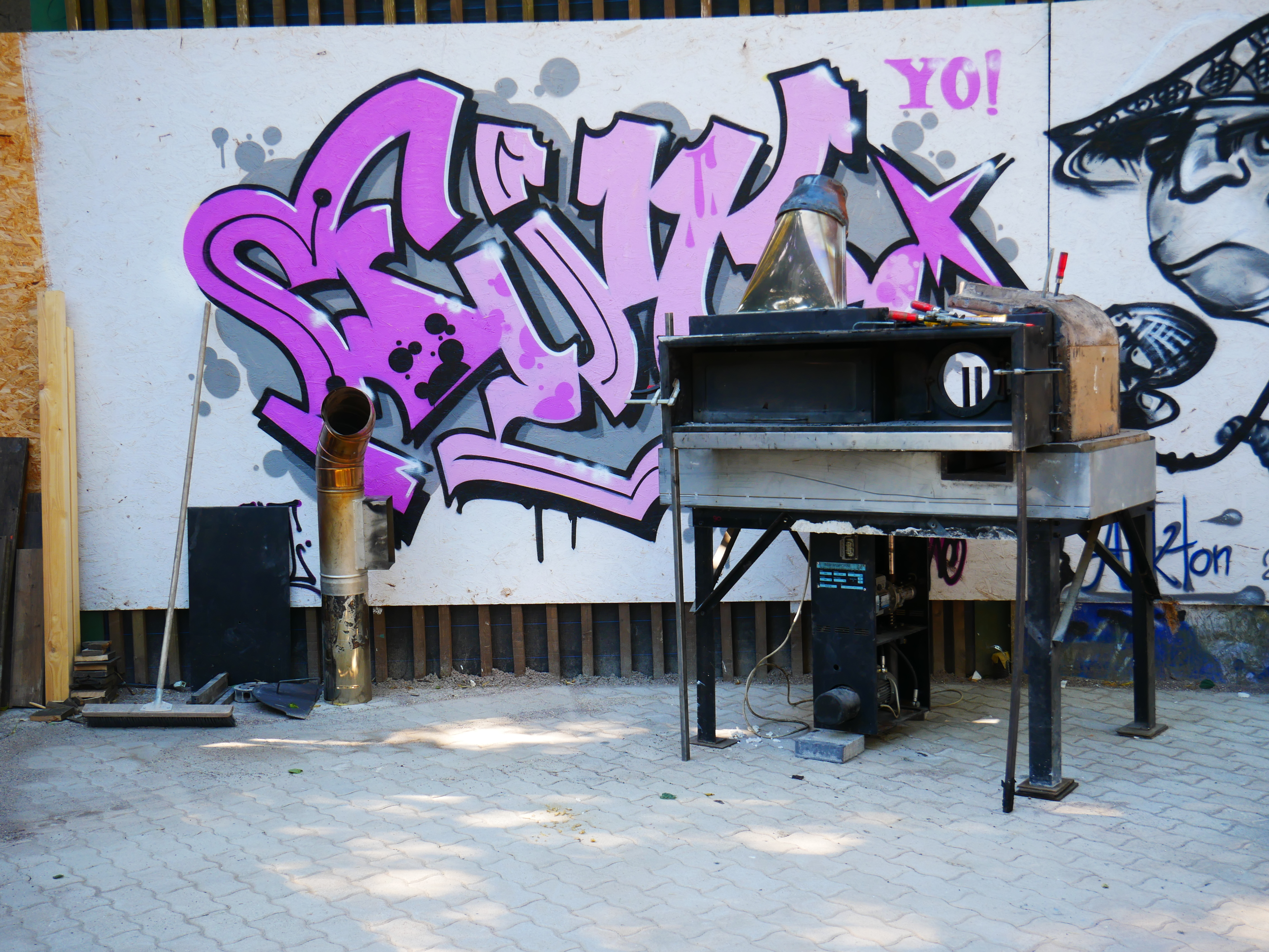 Montage Pizza-Ofen - Montaggio forno pizza - Jugendzentrum Jungle Meran - Centro giovani Jungle Merano