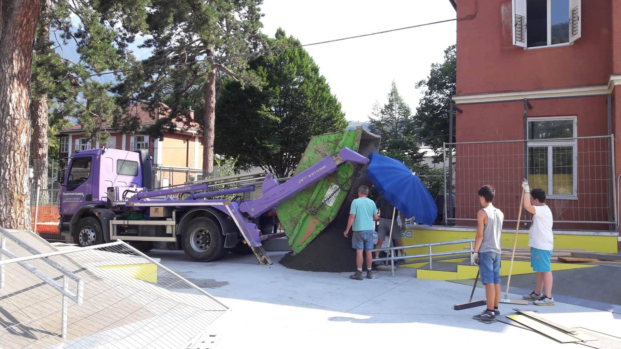 Eine Ladung Zement - Un carico di cemento - Jugendzentrum Jungle Meran - Centro giovani Jungle Merano