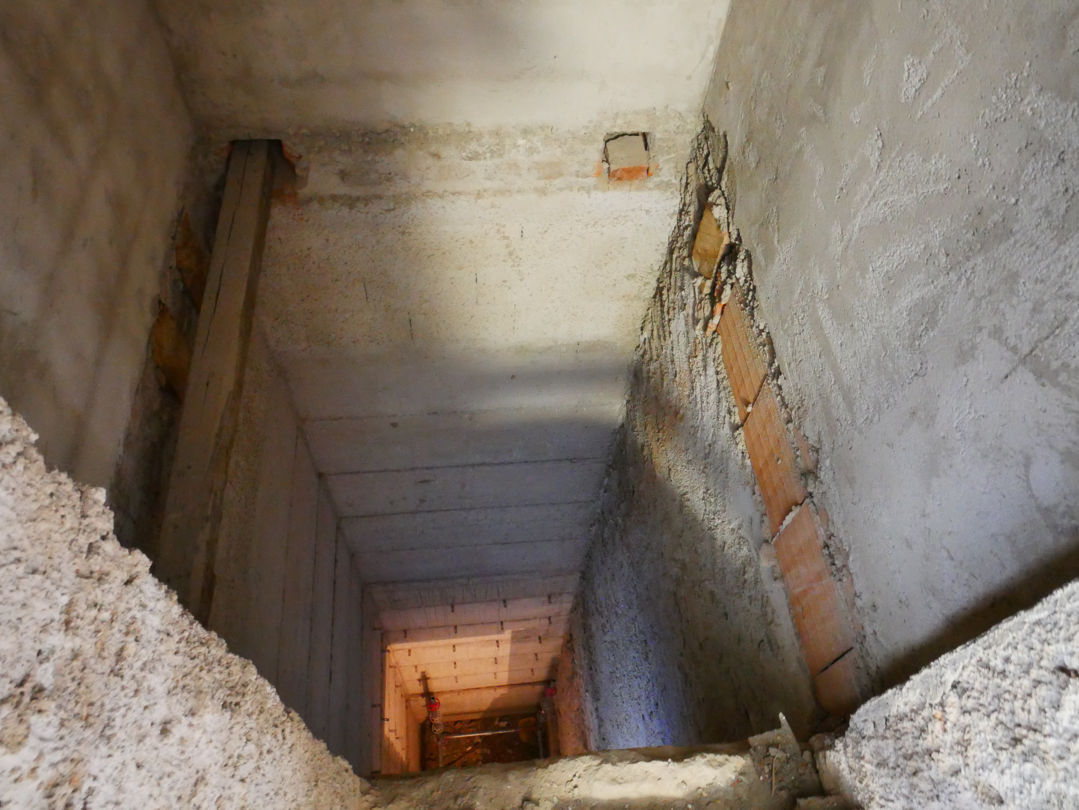 Vorbereitung Aufzugschacht - Preparazione vano ascensore - Jugendzentrum Jungle Meran - Centro giovani Jungle Merano