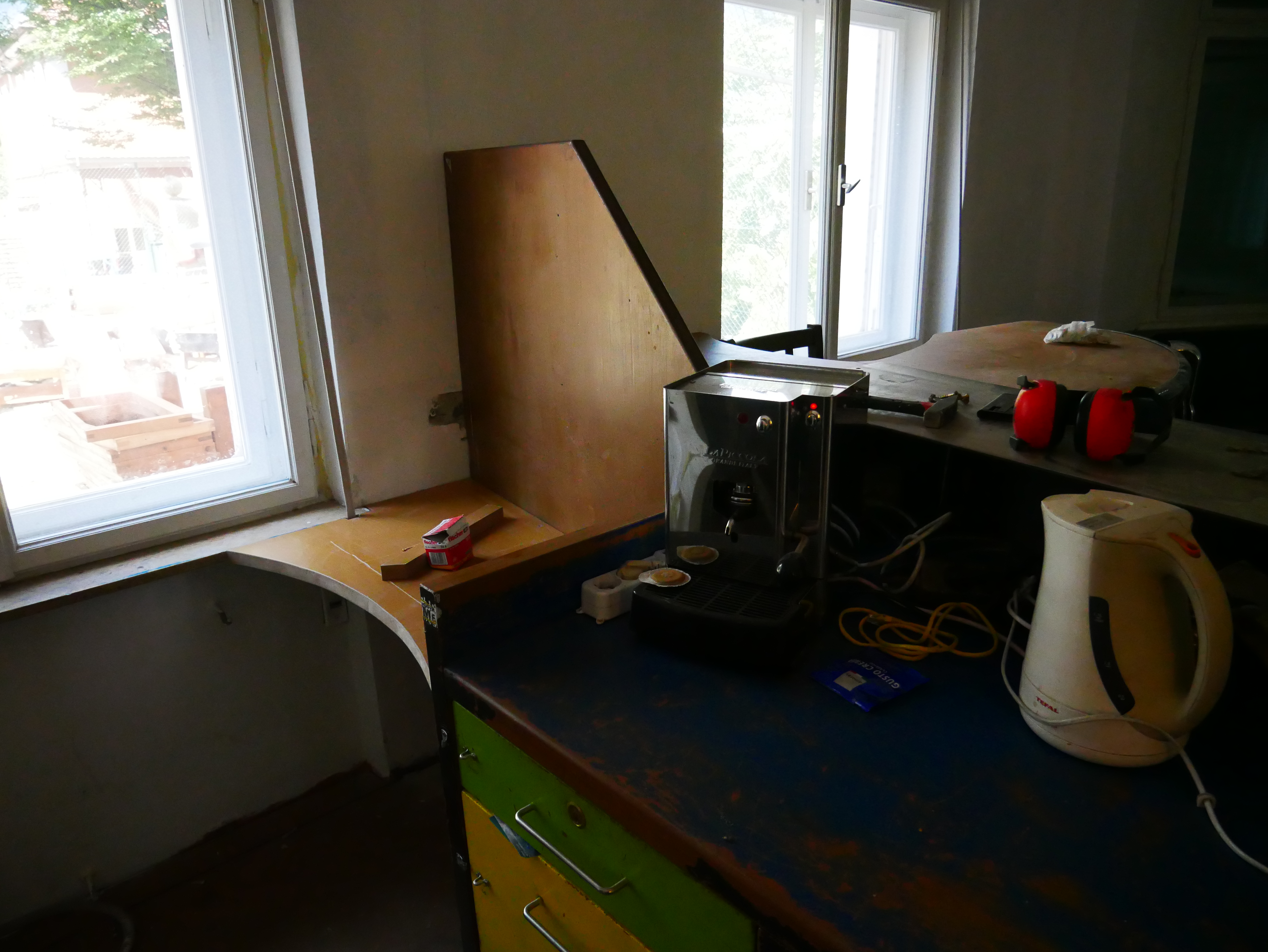Tisch Bartheke - Tavolo banco del bar - Jugendzentrum Jungle Meran - Centro giovani Jungle Merano