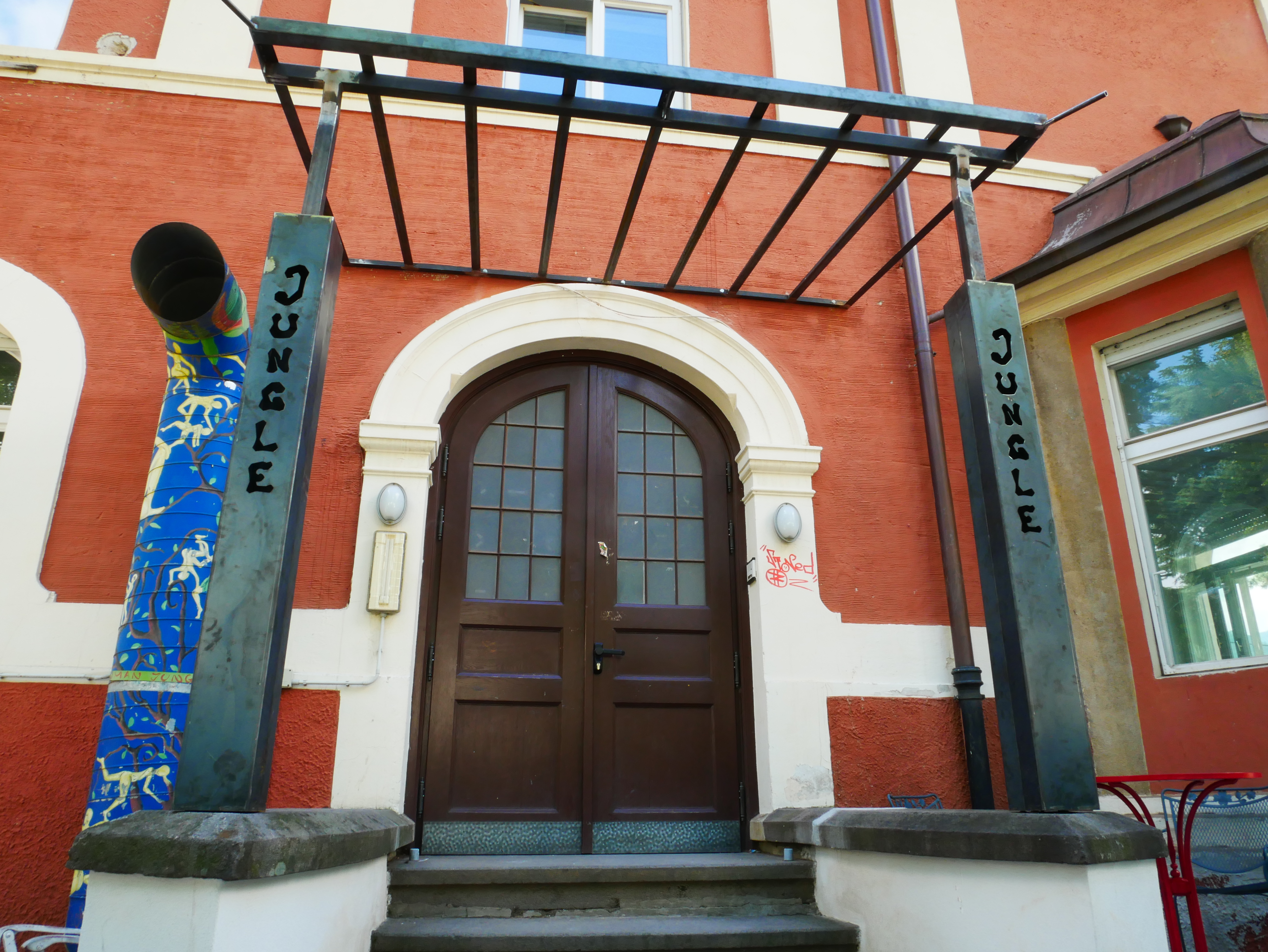 Neue Schmiedearbeit im Eingangsbereich - Lavorazione di ferro nell'area d'ingresso - Jugendzentrum Jungle Meran - Centro giovani Jungle Merano