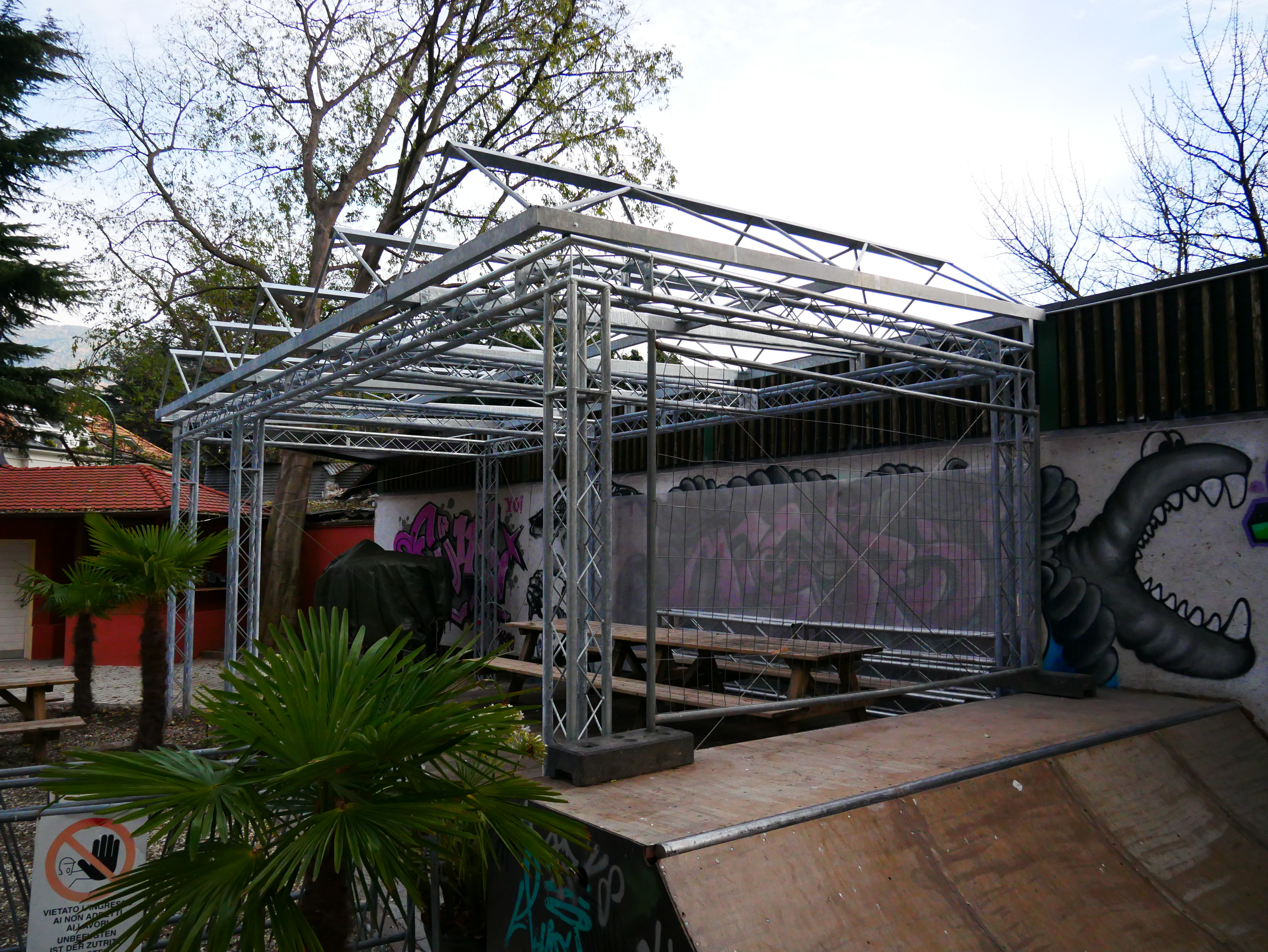 Dach für Außenbühne - Tetto per il palco esterno - Jugendzentrum Jungle Meran - Centro giovani Jungle Merano