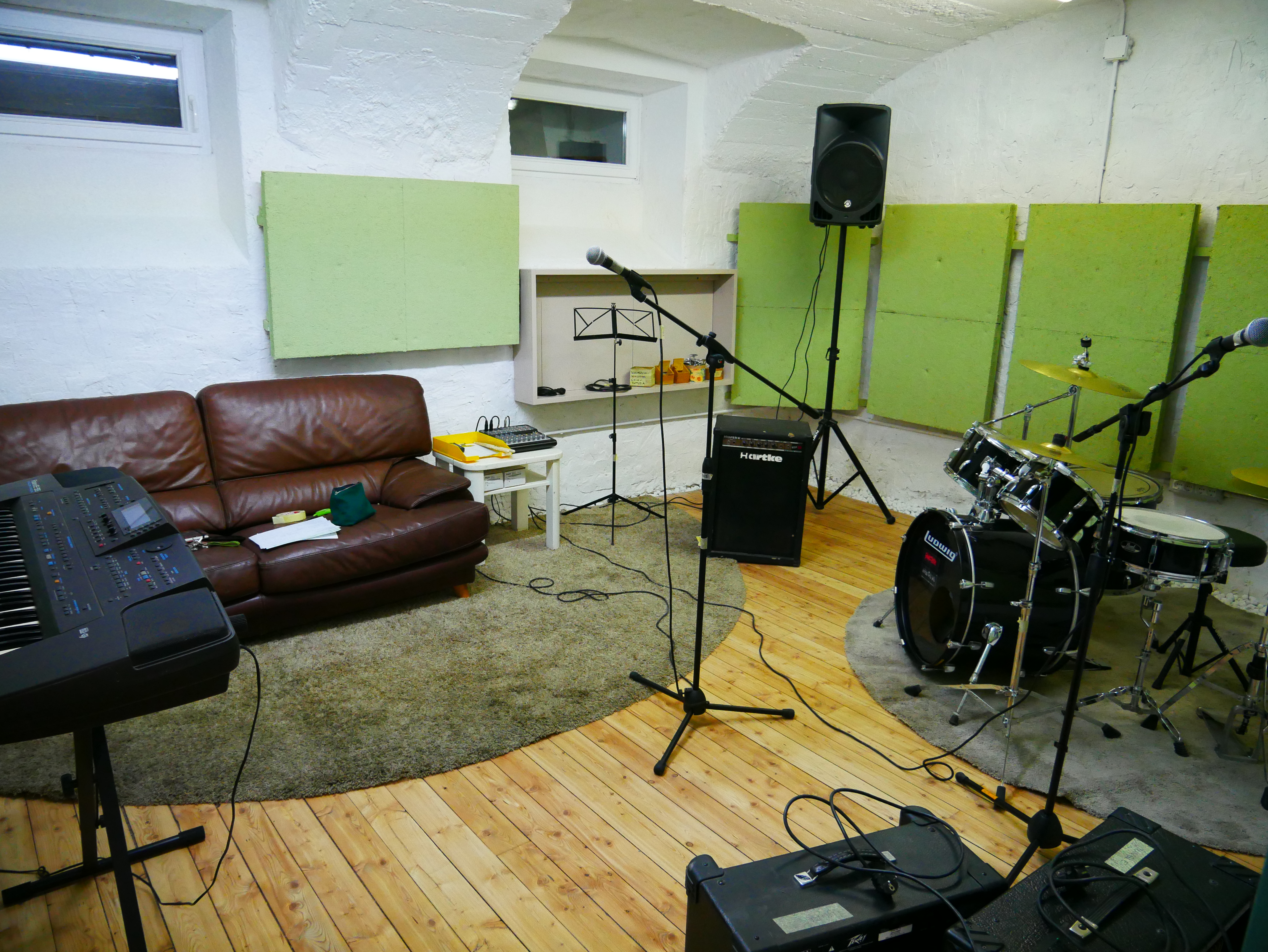 Einrichtung Proberaum - Allestimento sala prove - Jugendzentrum Jungle Meran - Centro giovani Jungle Merano