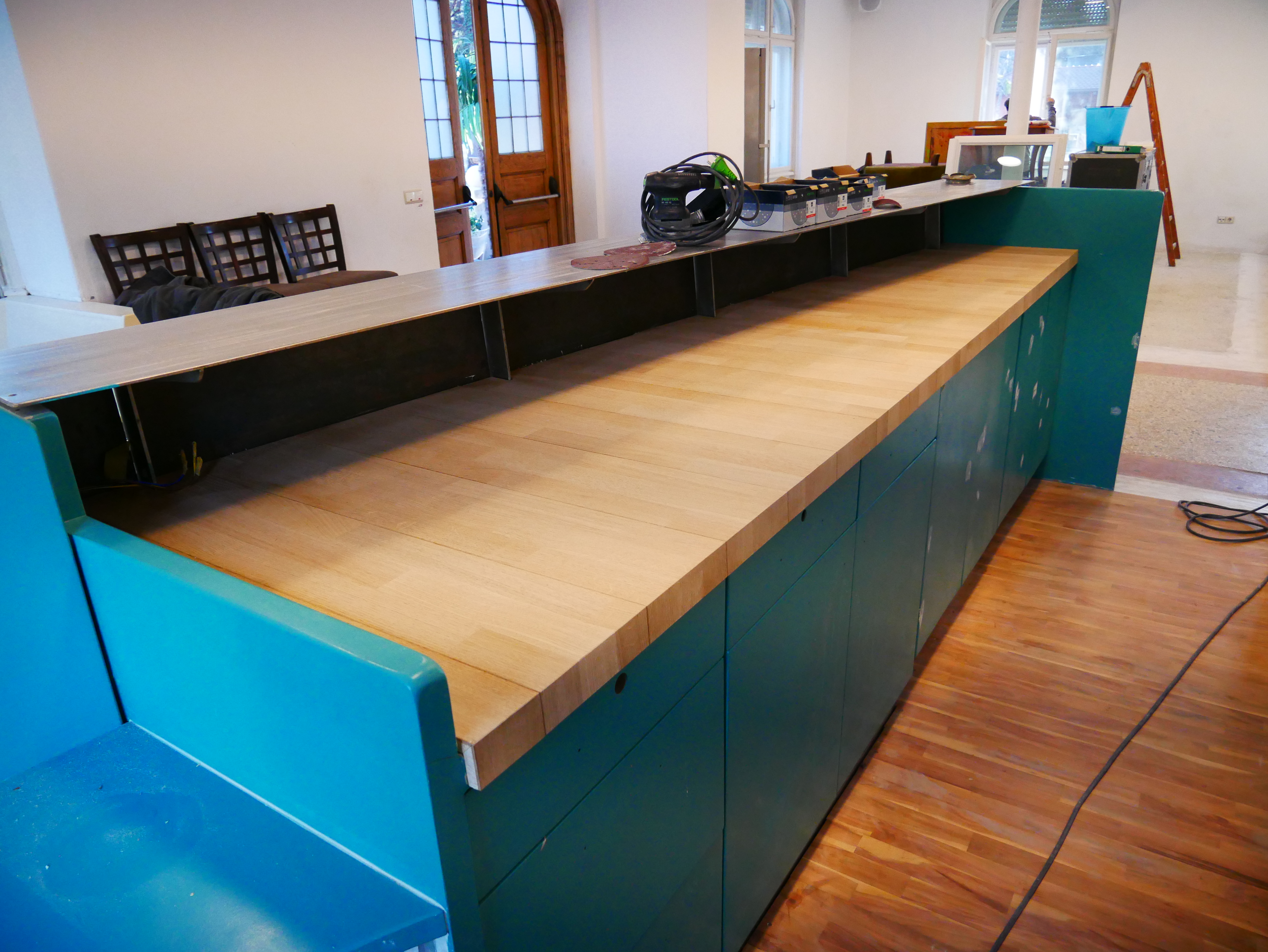 Neuer Bartresen - Bancone nuovo - Jugendzentrum Jungle Meran - Centro giovani Jungle Merano