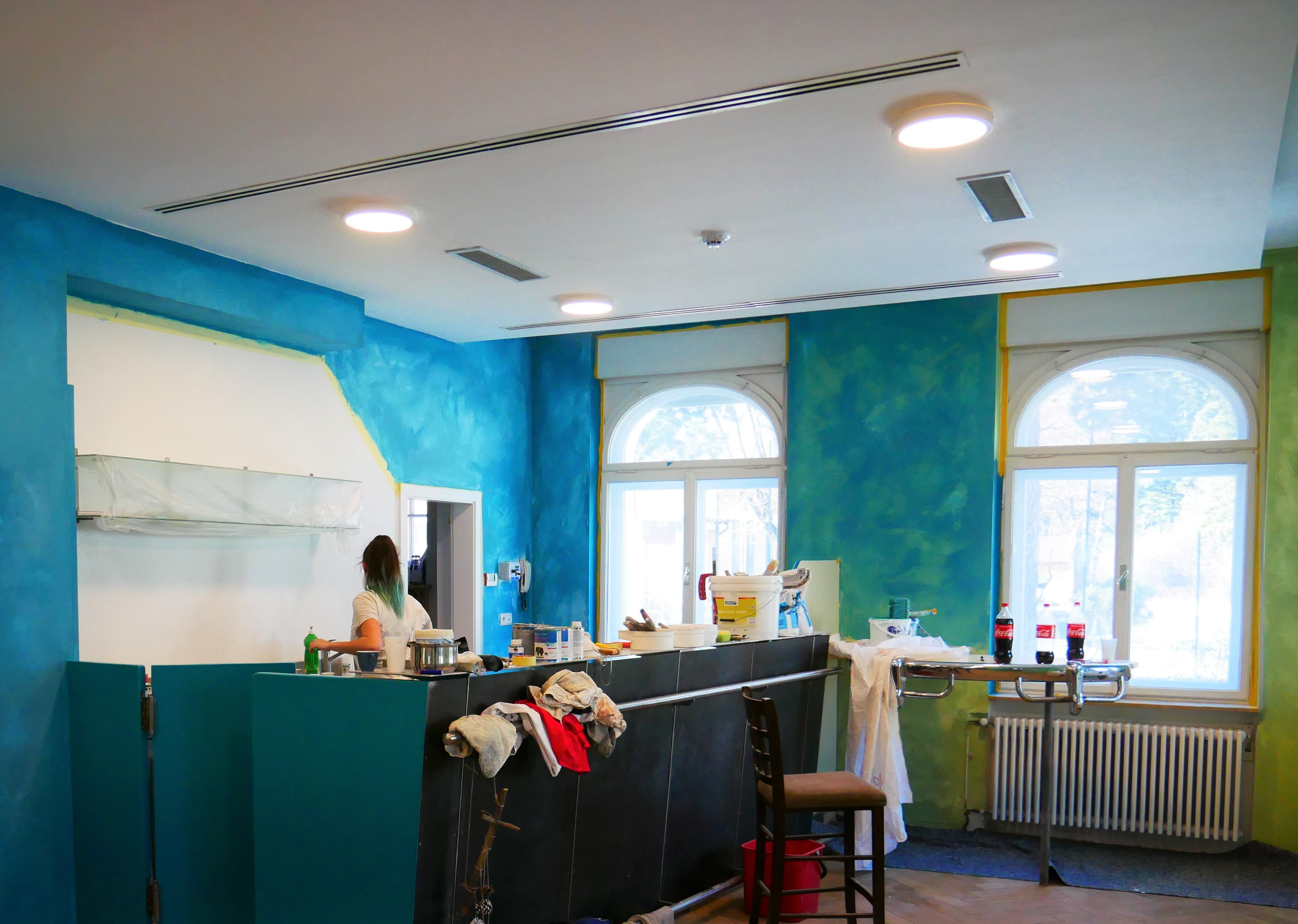 Anstrich des Barbereichs - Verniciatura del bar - Jugendzentrum Jungle Meran - Centro giovani Jungle Merano