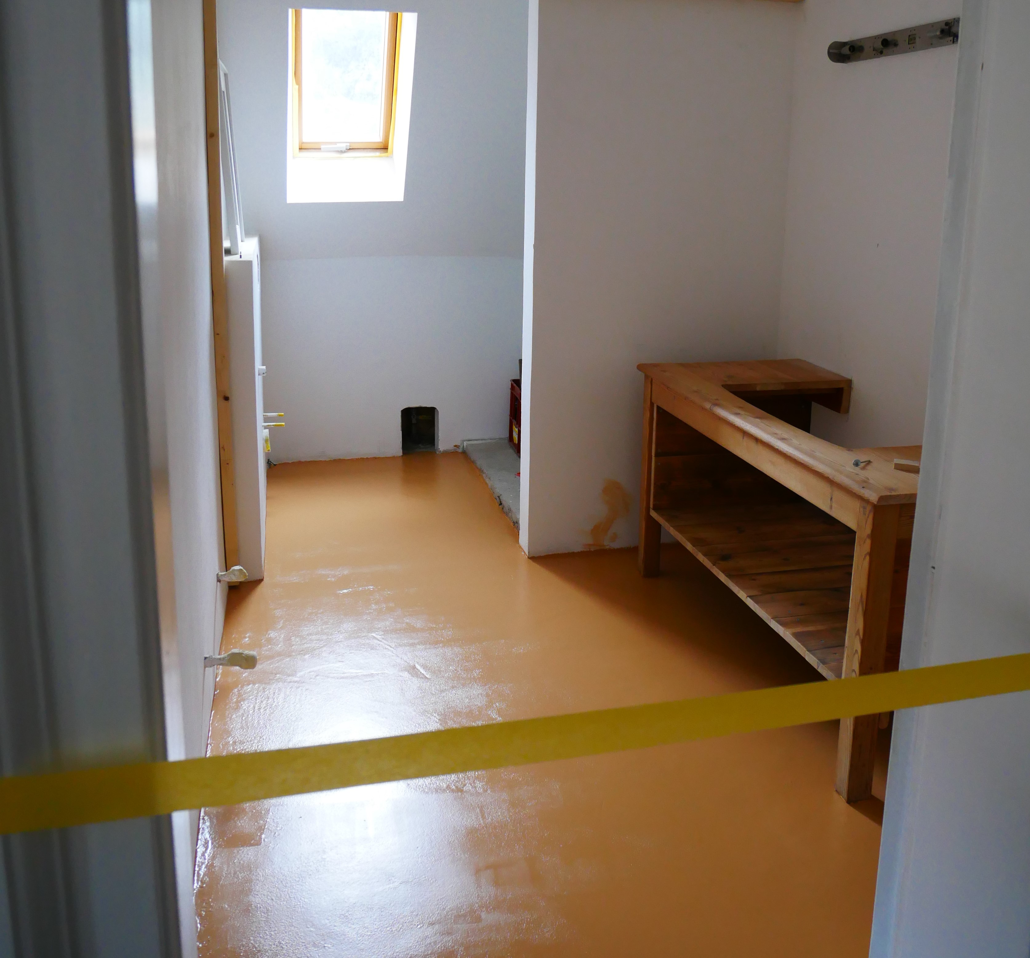Bodenanstrich im 2. Stock - Verniciatura pavimenti al 2. piano - Jugendzentrum Jungle Merano - Centro giovani Jungle Merano