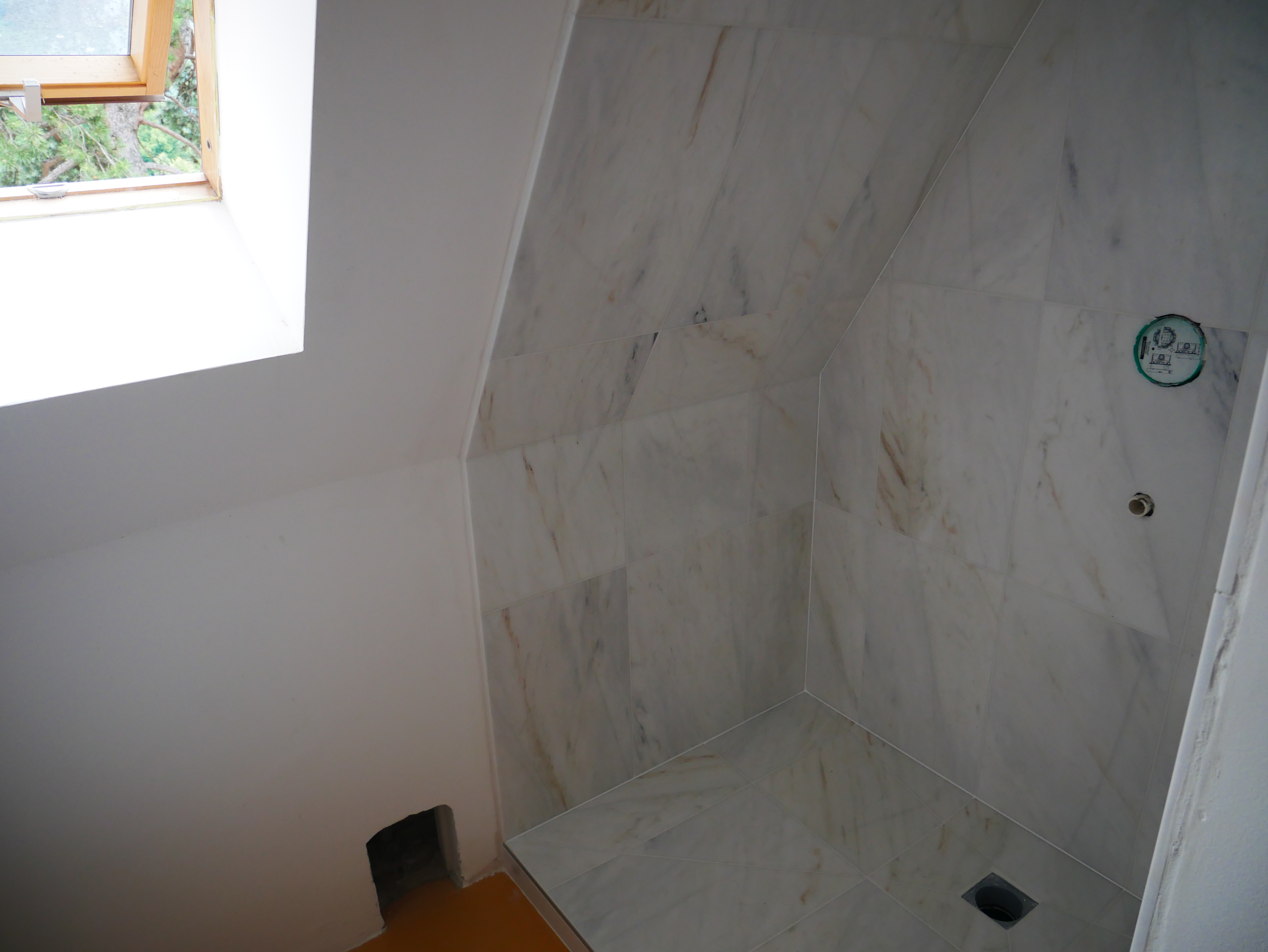 Marmorfliesen für Dusche - Piastrelle in marmo per doccia - Jugendzentrum Jungle Meran - Centro giovani Jungle Merano